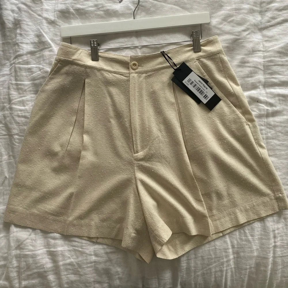 Jenni Kayne Pleated Relaxed Short NWT - Picture 3 of 5